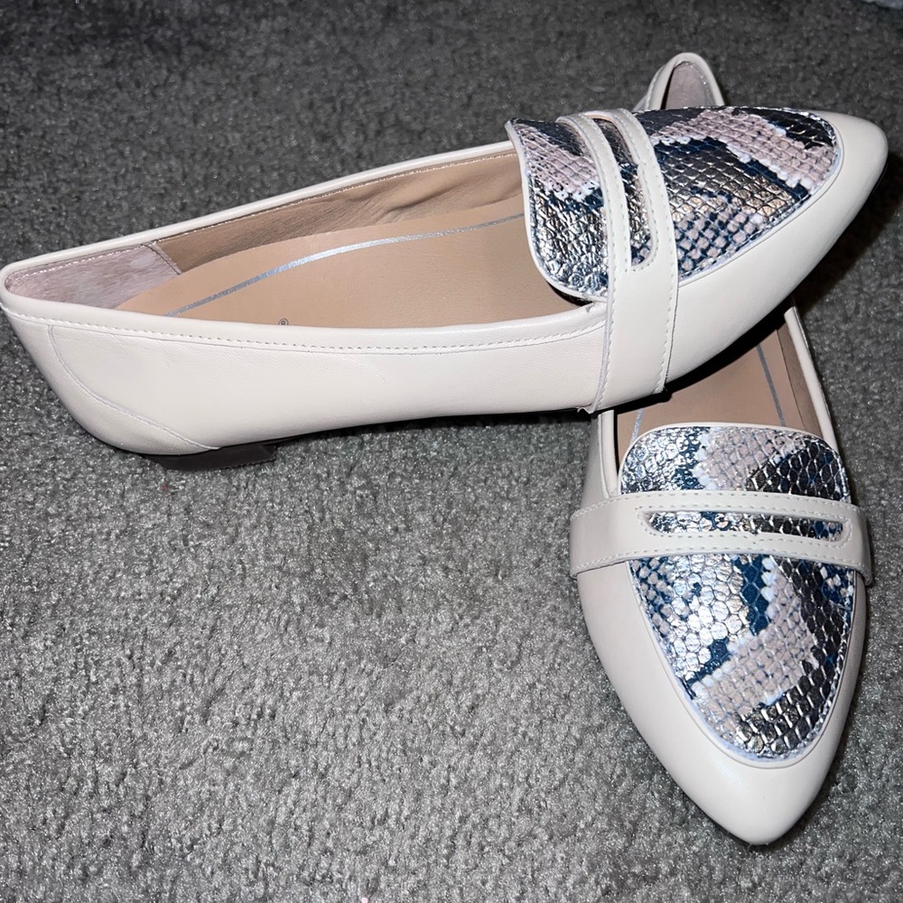 VIONIC Flats - Picture 2 of 7